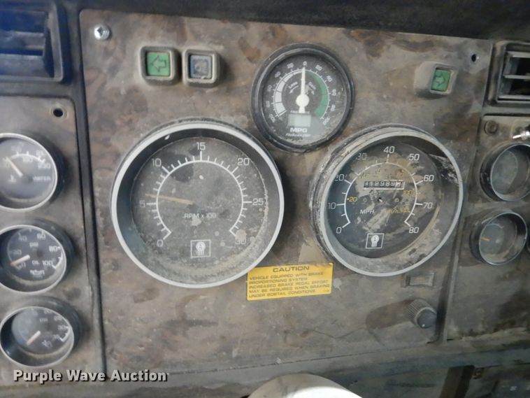 image for item HS9827 1995 Kenworth T600  semi truck