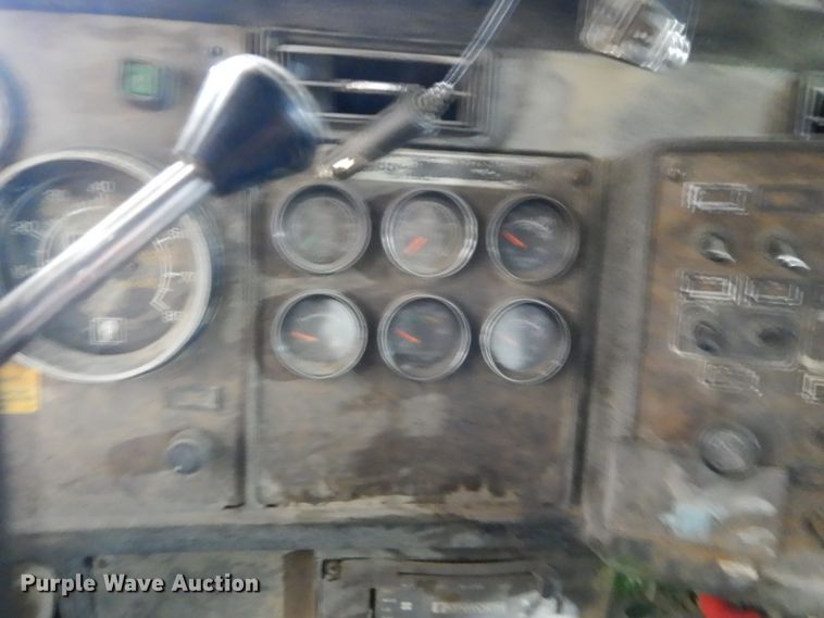 image for item HS9827 1995 Kenworth T600  semi truck