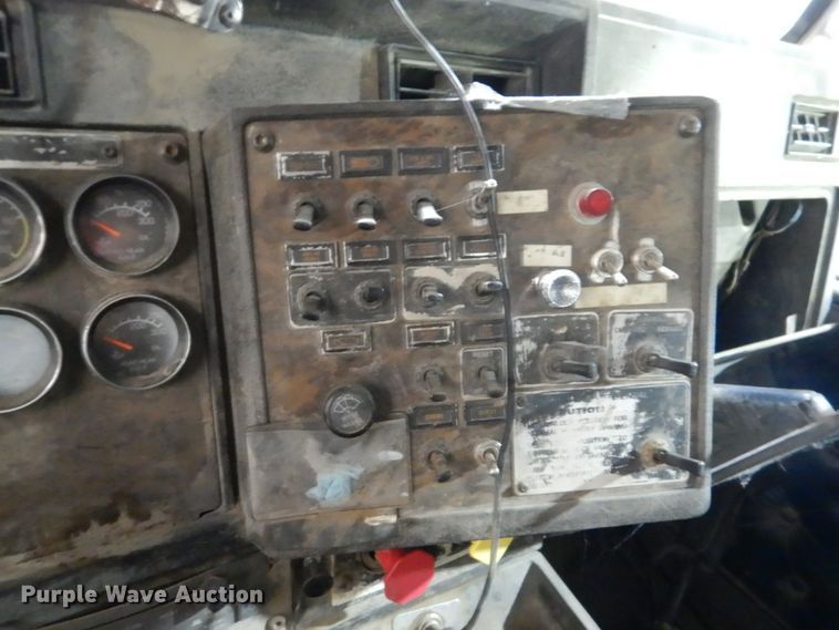 image for item HS9827 1995 Kenworth T600  semi truck