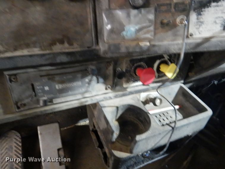 image for item HS9827 1995 Kenworth T600  semi truck