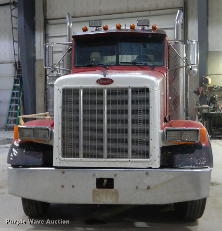 image for item HS9828 2000 Peterbilt 378  semi truck
