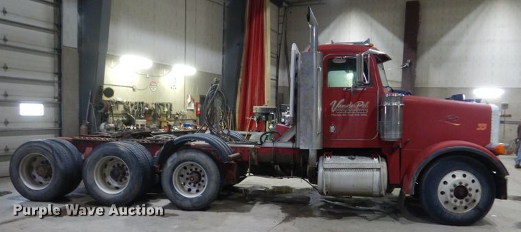 image for item HS9828 2000 Peterbilt 378  semi truck