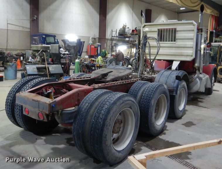 image for item HS9828 2000 Peterbilt 378  semi truck