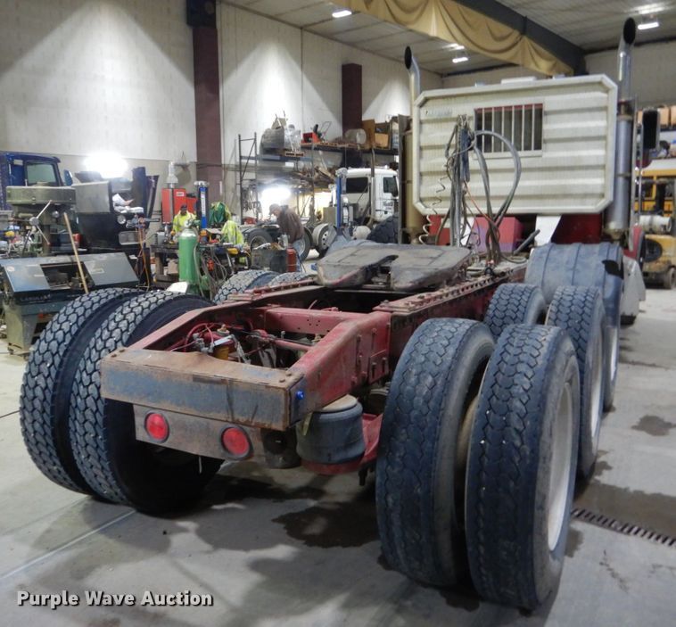 image for item HS9828 2000 Peterbilt 378  semi truck