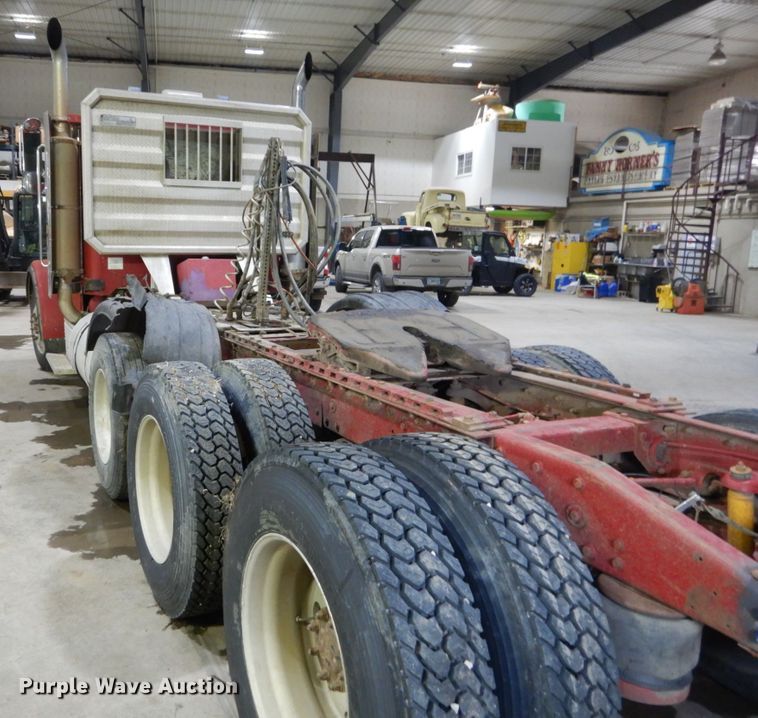 image for item HS9828 2000 Peterbilt 378  semi truck