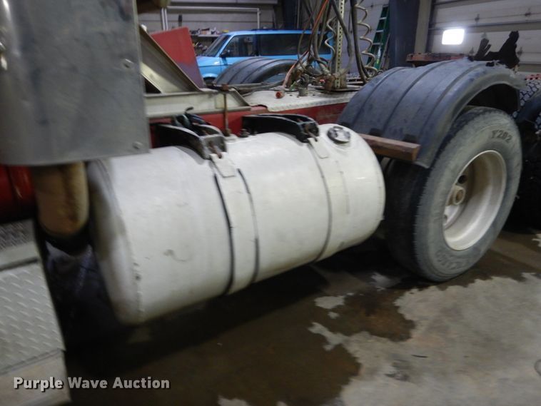 image for item HS9828 2000 Peterbilt 378  semi truck