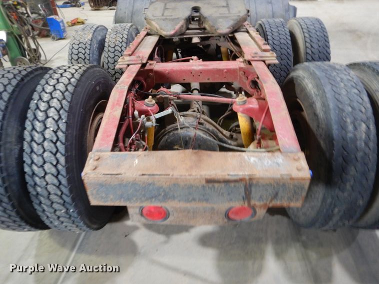 image for item HS9828 2000 Peterbilt 378  semi truck