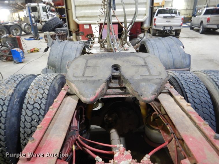 image for item HS9828 2000 Peterbilt 378  semi truck