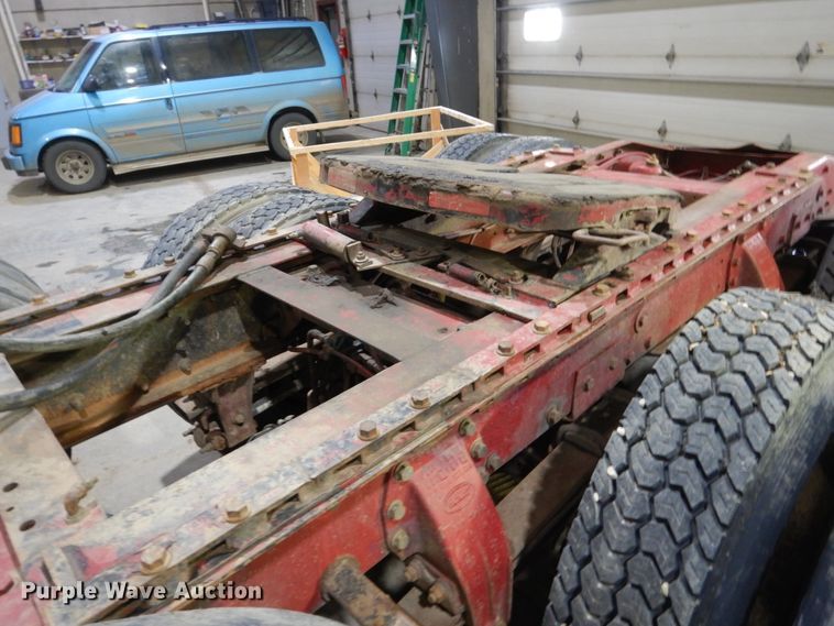 image for item HS9828 2000 Peterbilt 378  semi truck