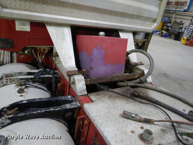 image for item HS9828 2000 Peterbilt 378  semi truck