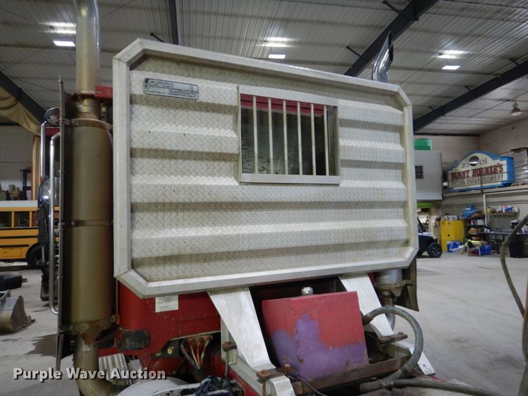 image for item HS9828 2000 Peterbilt 378  semi truck