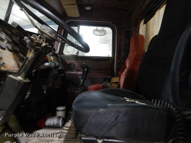 image for item HS9828 2000 Peterbilt 378  semi truck