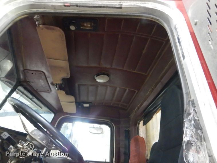 image for item HS9828 2000 Peterbilt 378  semi truck