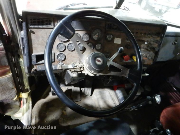 image for item HS9828 2000 Peterbilt 378  semi truck