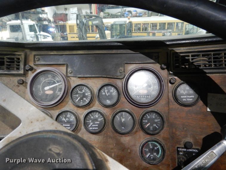 image for item HS9828 2000 Peterbilt 378  semi truck