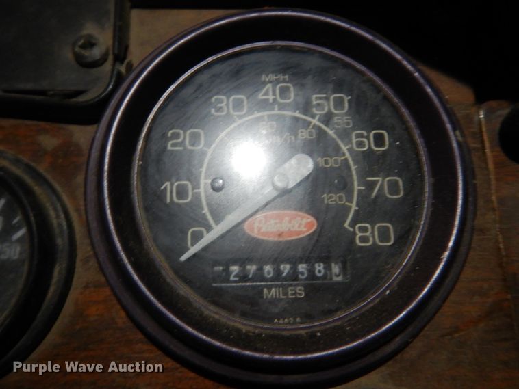 image for item HS9828 2000 Peterbilt 378  semi truck