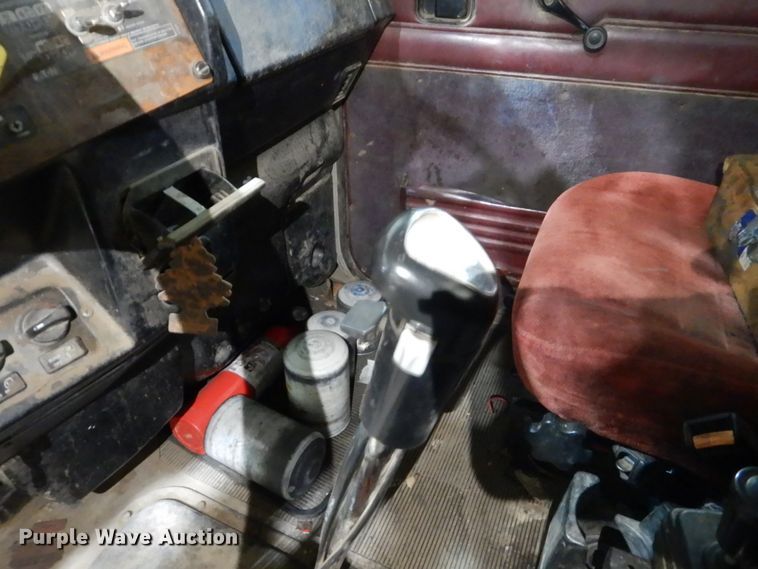 image for item HS9828 2000 Peterbilt 378  semi truck