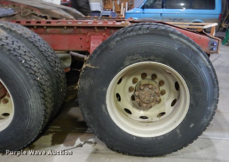 image for item HS9828 2000 Peterbilt 378  semi truck