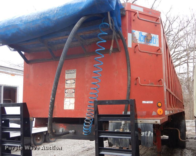 image for item HV9622 1996 Galbreath CFS-26  end dump trailer