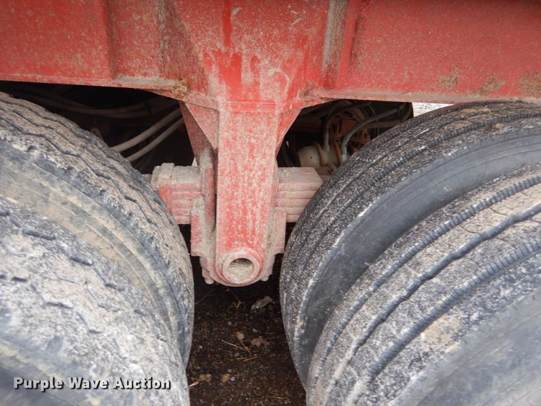 image for item HV9622 1996 Galbreath CFS-26  end dump trailer