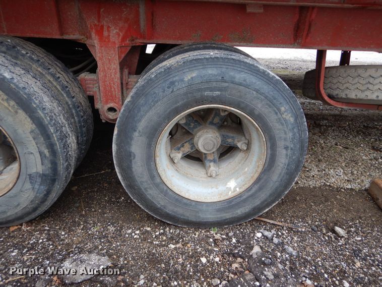 image for item HV9622 1996 Galbreath CFS-26  end dump trailer