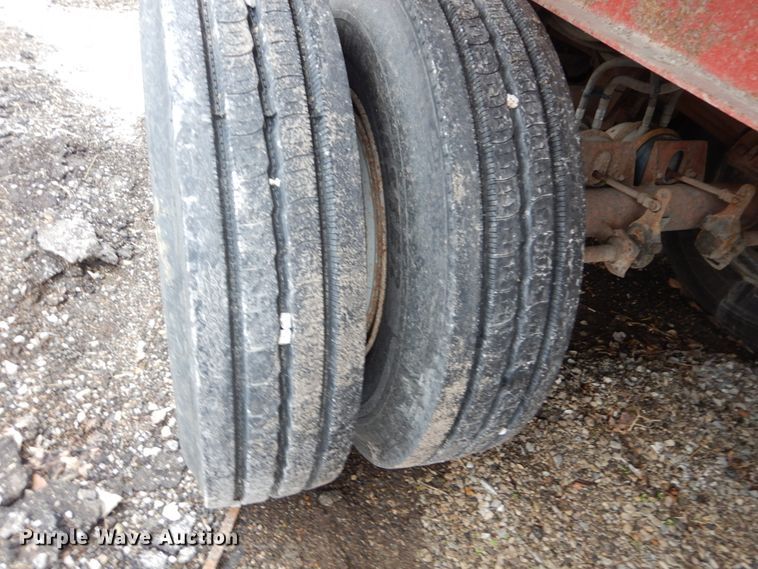 image for item HV9622 1996 Galbreath CFS-26  end dump trailer