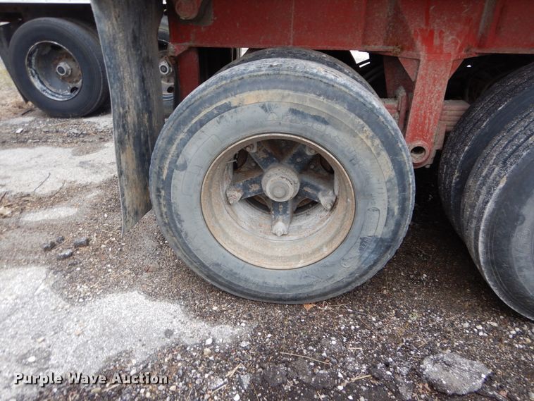 image for item HV9622 1996 Galbreath CFS-26  end dump trailer