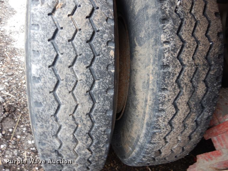 image for item HV9622 1996 Galbreath CFS-26  end dump trailer