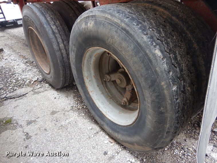 image for item HV9622 1996 Galbreath CFS-26  end dump trailer