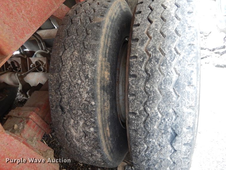 image for item HV9622 1996 Galbreath CFS-26  end dump trailer