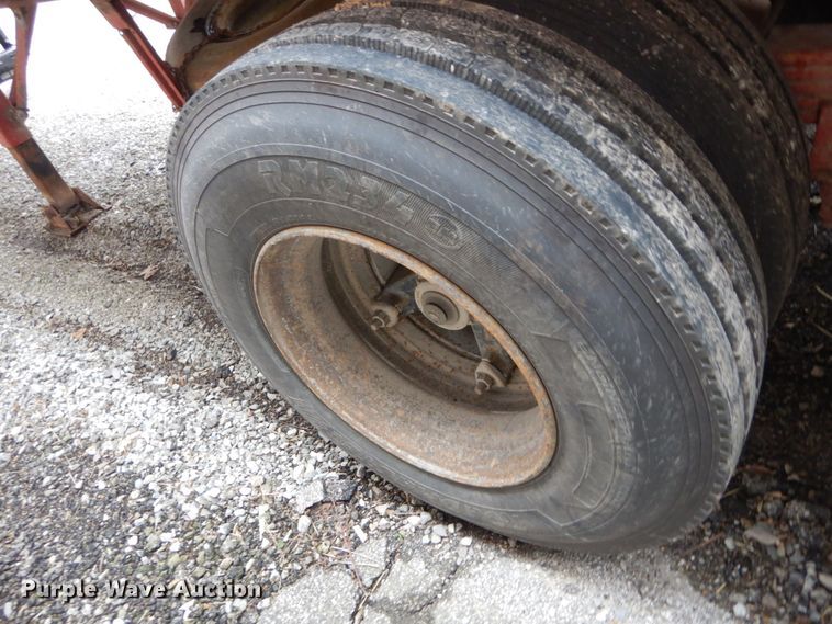 image for item HV9622 1996 Galbreath CFS-26  end dump trailer