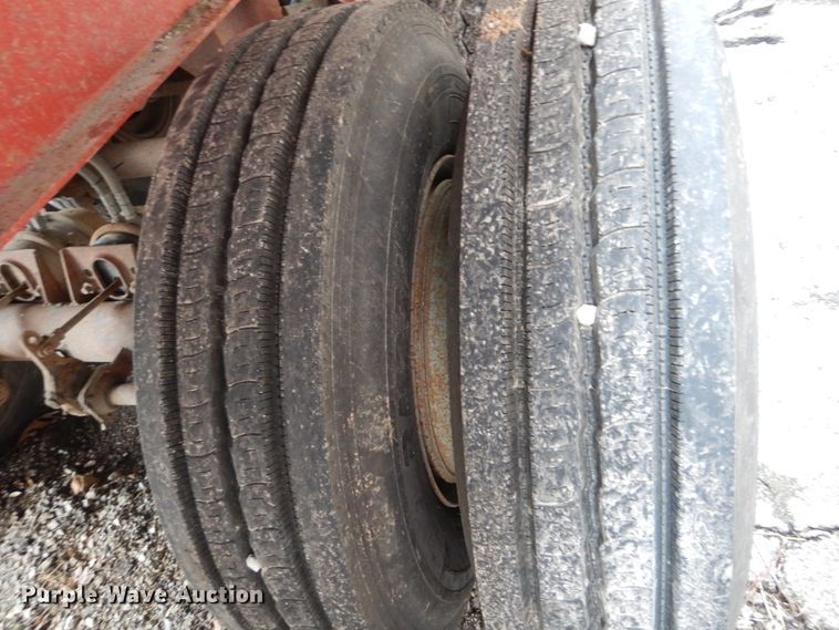 image for item HV9622 1996 Galbreath CFS-26  end dump trailer