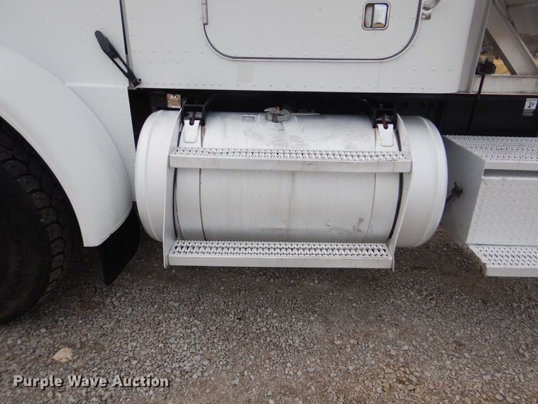 image for item HX9100 1998 Peterbilt 379  semi truck