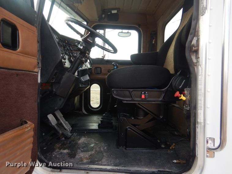 image for item HX9100 1998 Peterbilt 379  semi truck