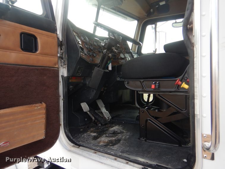 image for item HX9100 1998 Peterbilt 379  semi truck