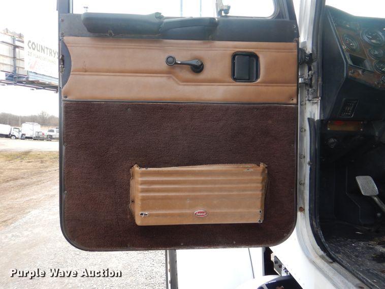 image for item HX9100 1998 Peterbilt 379  semi truck