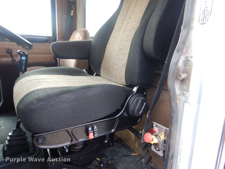 image for item HX9100 1998 Peterbilt 379  semi truck