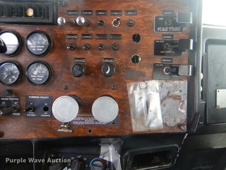 image for item HX9100 1998 Peterbilt 379  semi truck
