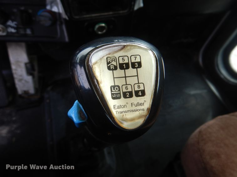 image for item HX9100 1998 Peterbilt 379  semi truck