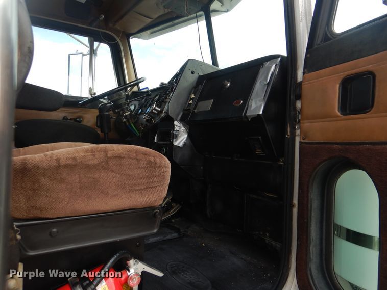 image for item HX9100 1998 Peterbilt 379  semi truck