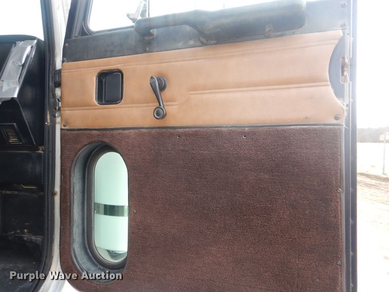 image for item HX9100 1998 Peterbilt 379  semi truck