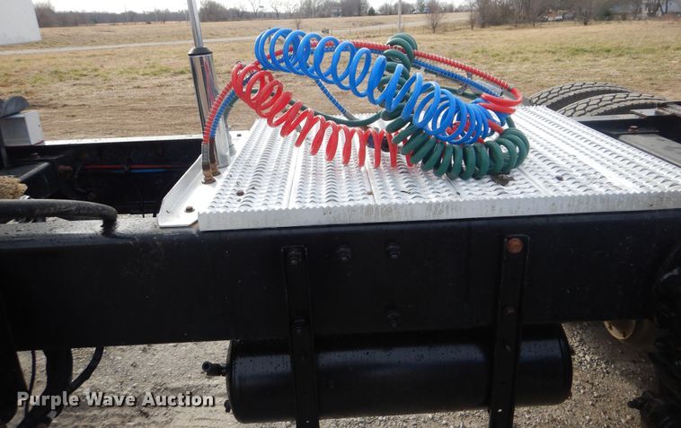 image for item HX9100 1998 Peterbilt 379  semi truck