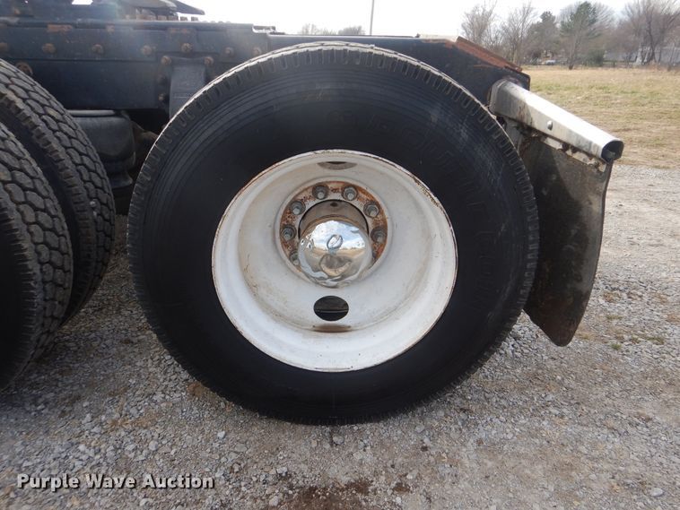 image for item HX9100 1998 Peterbilt 379  semi truck