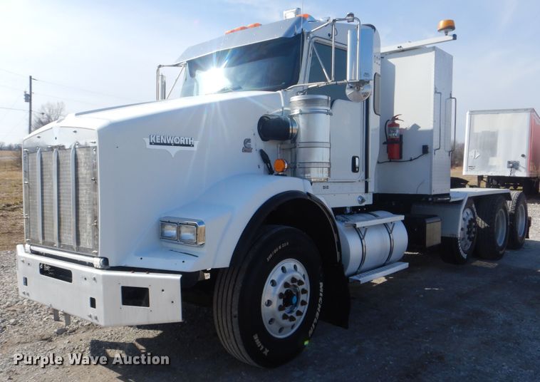 image for item HX9117 2009 Kenworth T800  semi truck