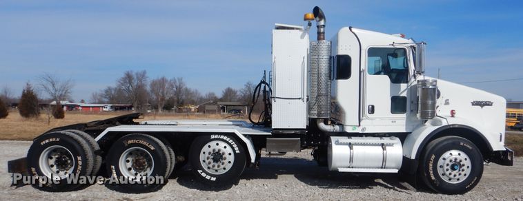 image for item HX9117 2009 Kenworth T800  semi truck