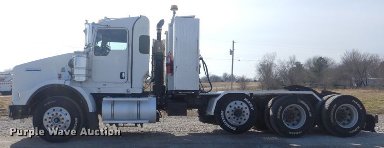 image for item HX9117 2009 Kenworth T800  semi truck