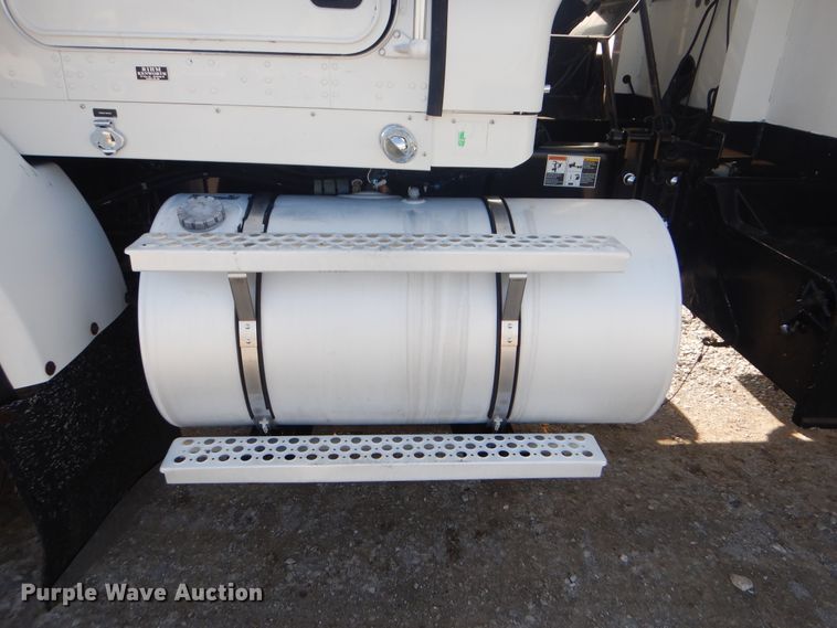 image for item HX9117 2009 Kenworth T800  semi truck