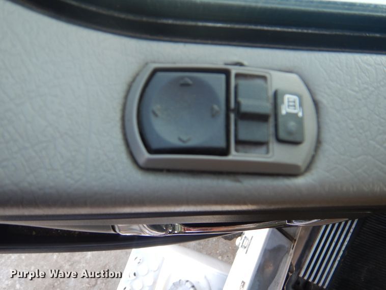 image for item HX9117 2009 Kenworth T800  semi truck