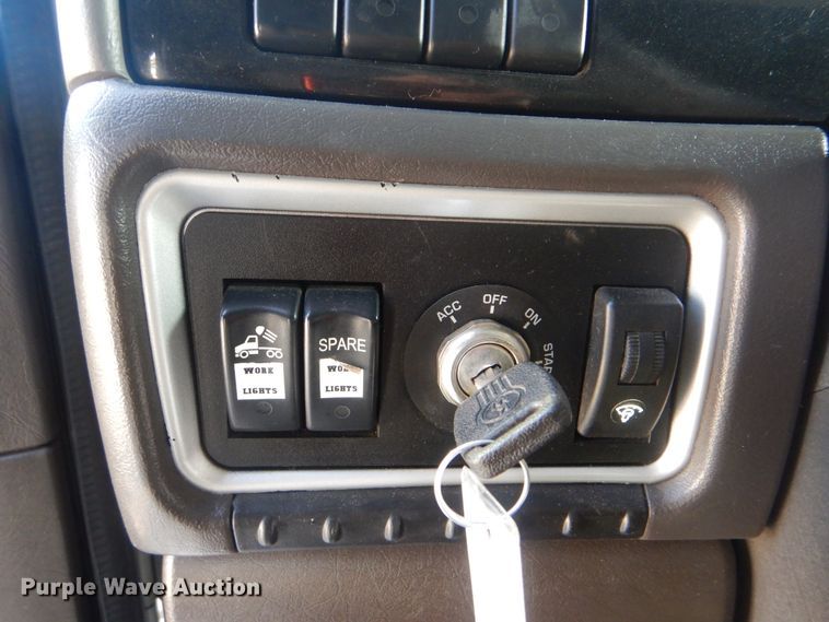 image for item HX9117 2009 Kenworth T800  semi truck