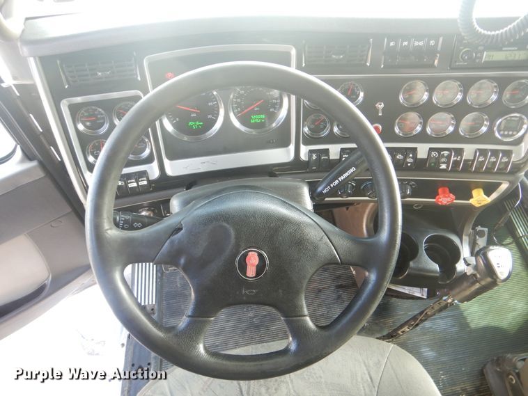 image for item HX9117 2009 Kenworth T800  semi truck